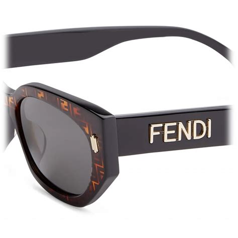 occhiali fendi da sole 2015|Gli occhiali da sole Fendi della collezione autunno.